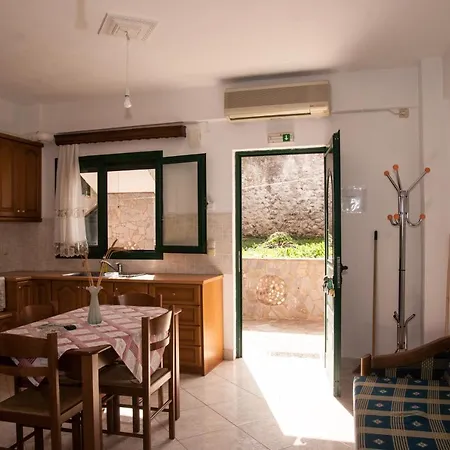 Apartment Mahis 1 *